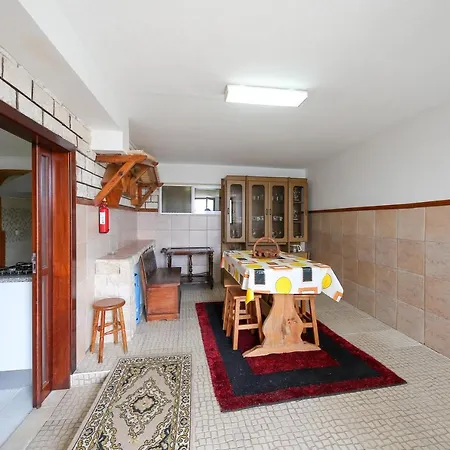 Manelmar O Refugio * Nazaré